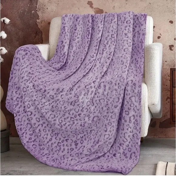 NWT Purple Snow Leopard Cozy Super Soft Blanket - Picture 2 of 7
